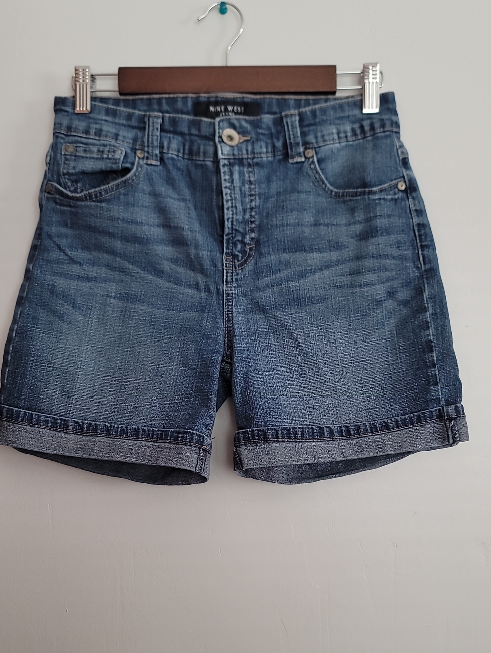 Nine West Medium Blue Rolled-Hem Denim Shorts Size 6